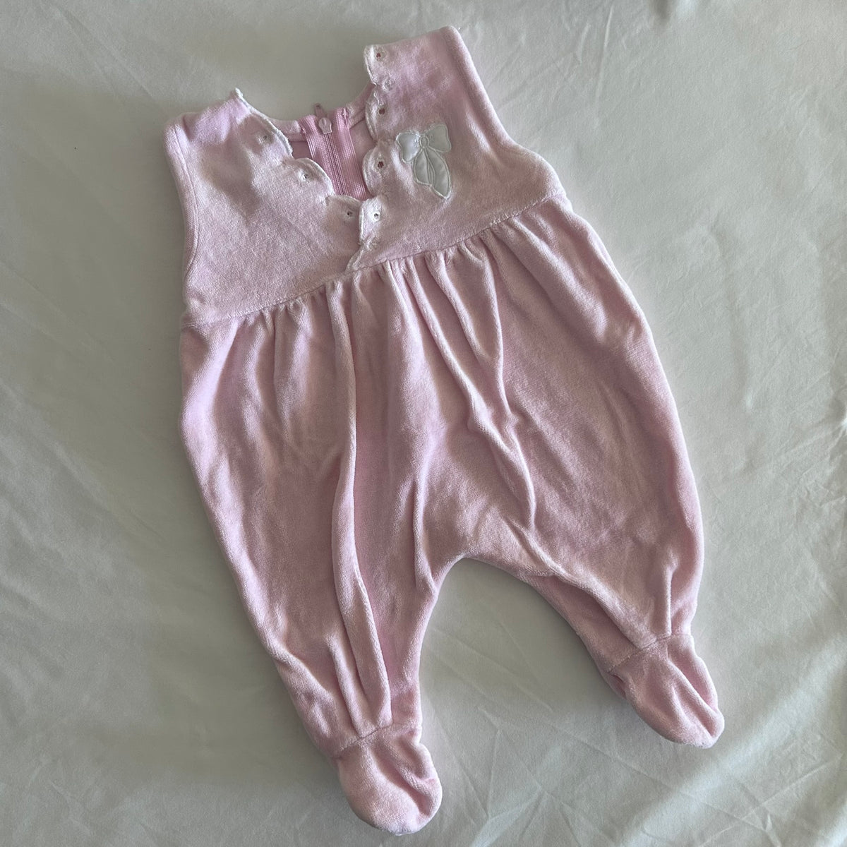 Creation Stummer Age 00 romper in pink, white with white satin bow applique, scalloped neckline trim, small embroidered dot details, gently loved condition.