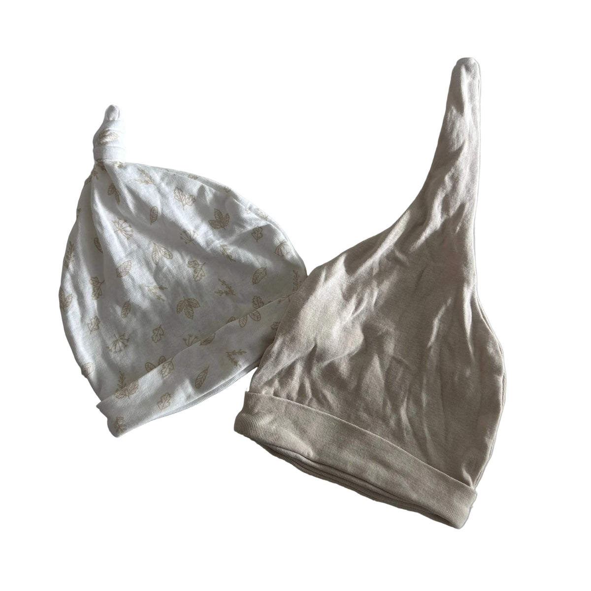 Dymples Age 0 beanie hat in white, beige with leaf print — gently loved condition.