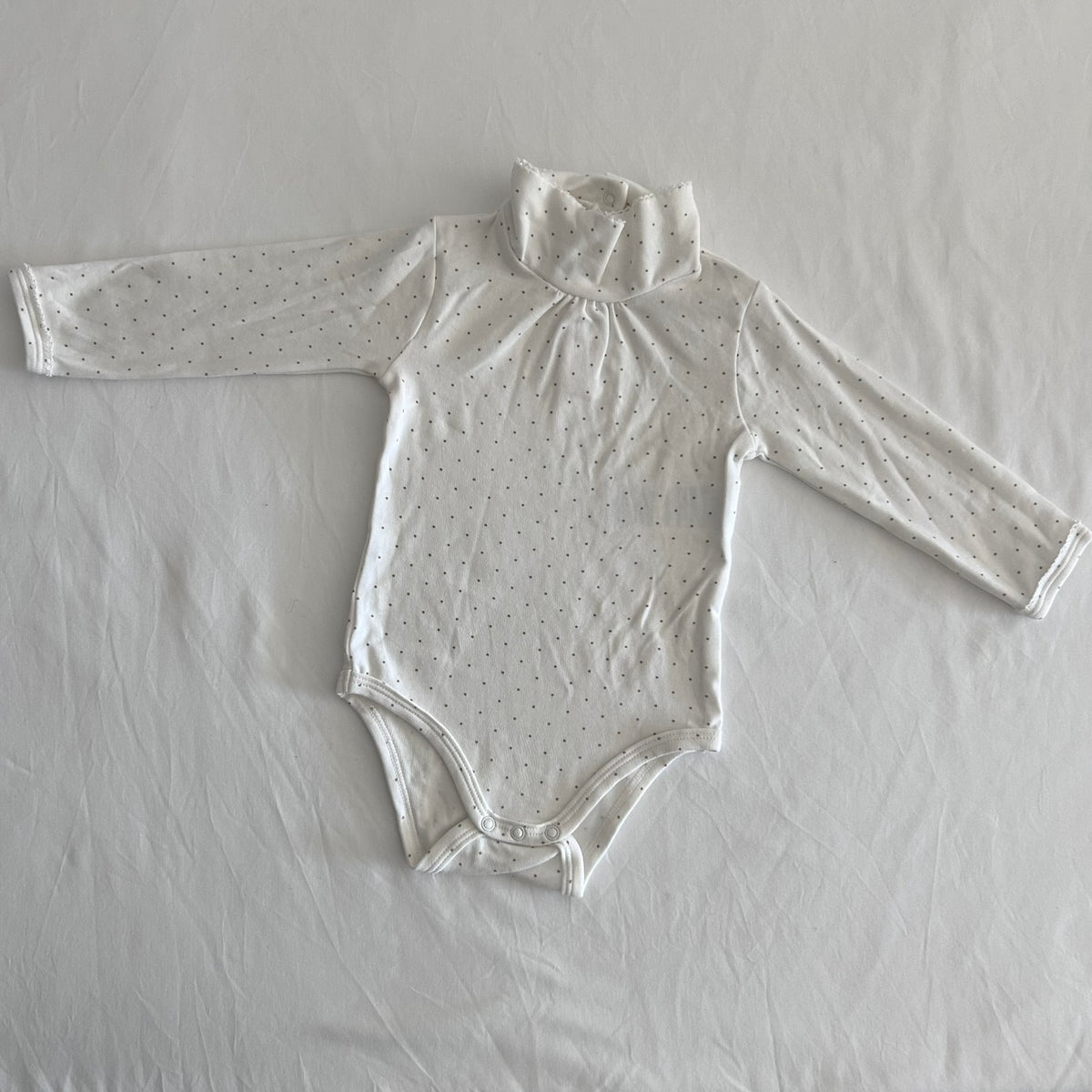 Vertbaudet Age 0 long sleeve turtleneck bodysuit in white with small polka dots, like new condition.