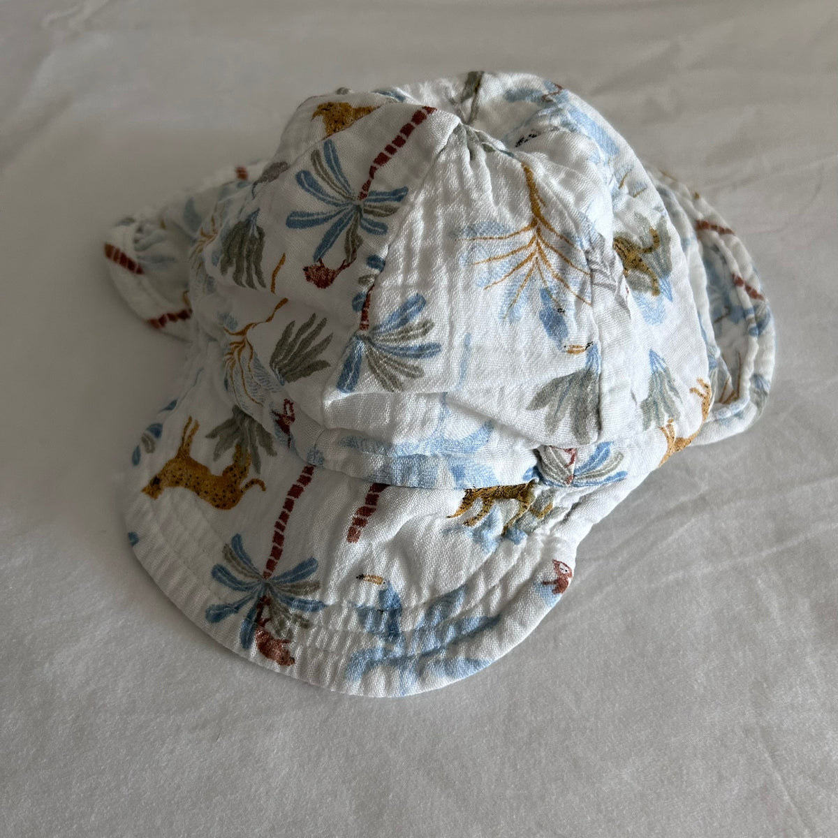 Anko Cotton Hat Baby Age 00 White and Blue Jungle Animal